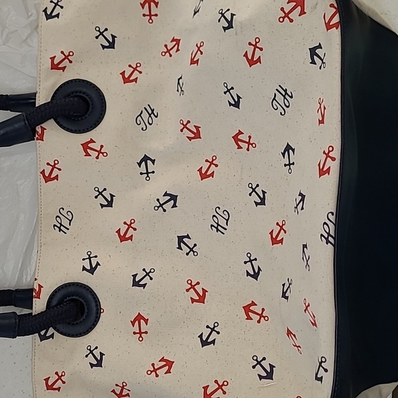 Tommy Hilfiger Cream Tote with Navy & Red Anchor Details - Picture 14 of 16